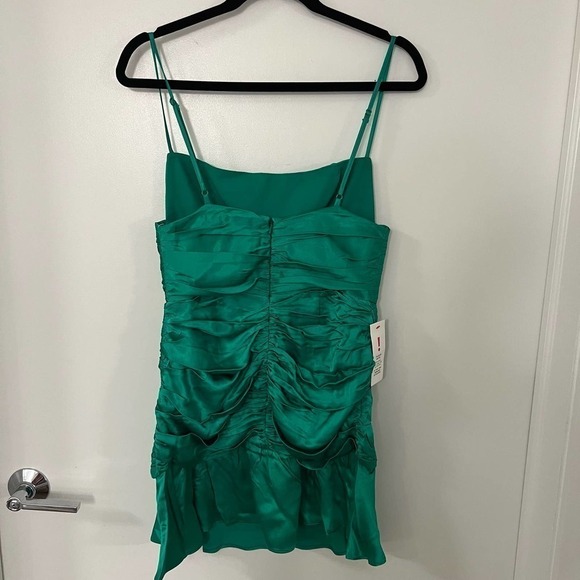 Bardot $139 Quinn Mini Ruched Dress Vivid Green Size Medium NWT - Picture 5 of 6